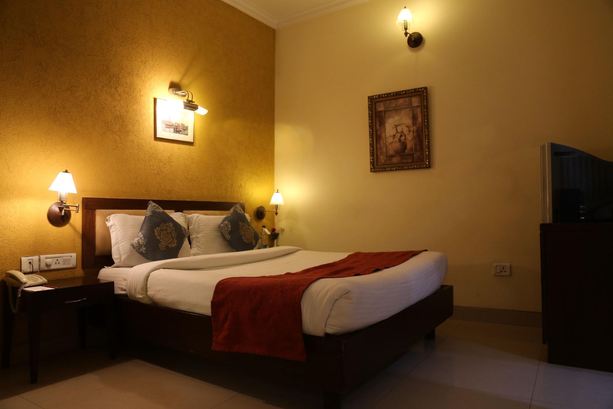 The Corus Hotel New Delhi Exterior photo