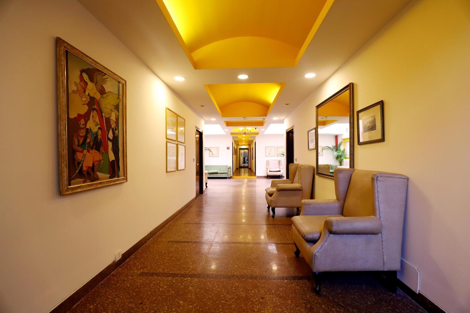 The Corus Hotel New Delhi Exterior photo