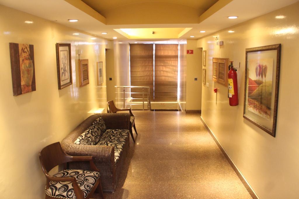 The Corus Hotel New Delhi Exterior photo