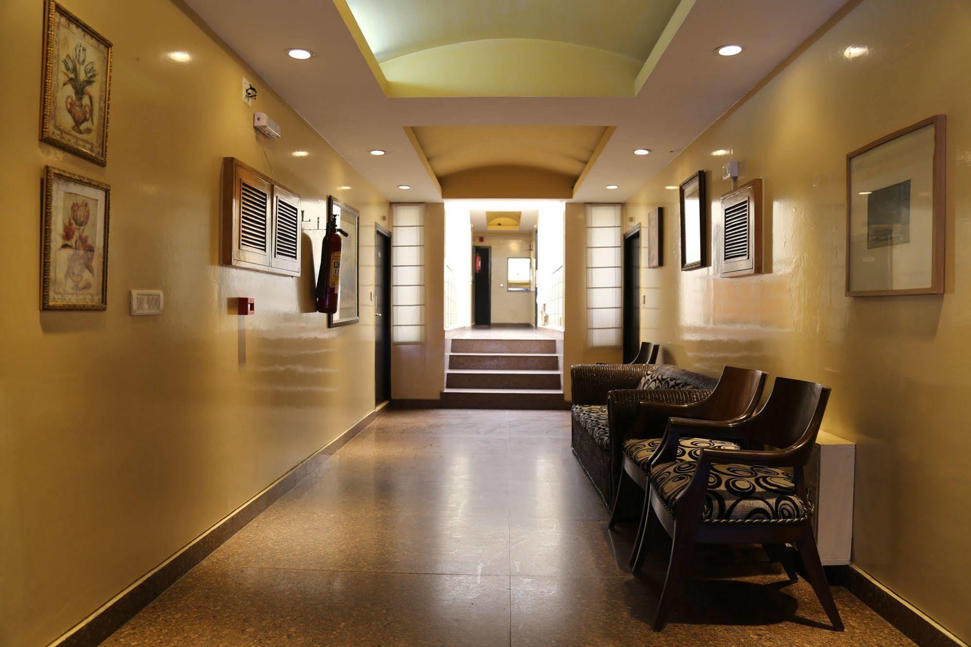 The Corus Hotel New Delhi Exterior photo