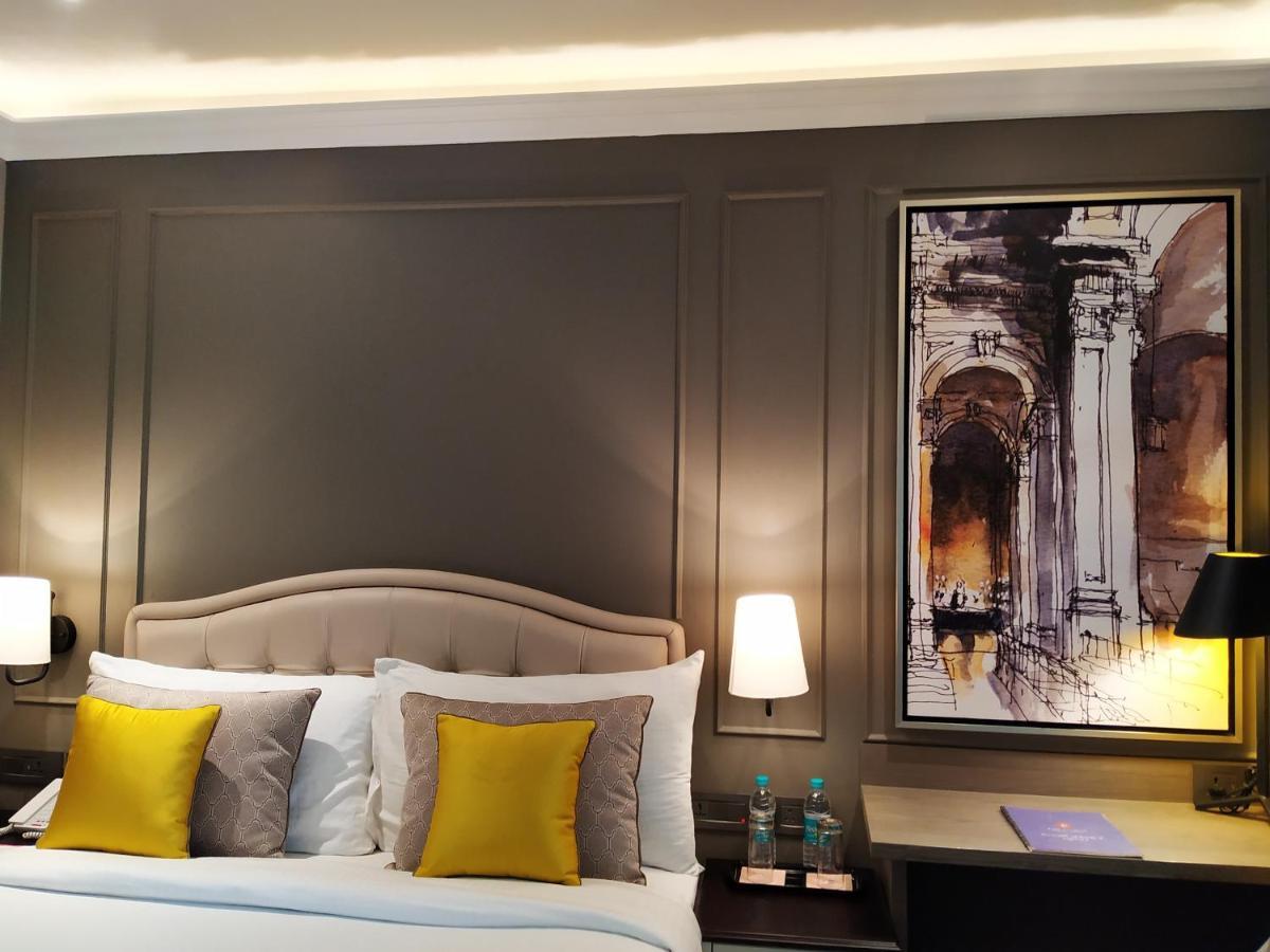 The Corus Hotel New Delhi Exterior photo